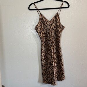 🛍️ INTAMATE MOODS Size small leopard prints satiny lingerie slip nightgown